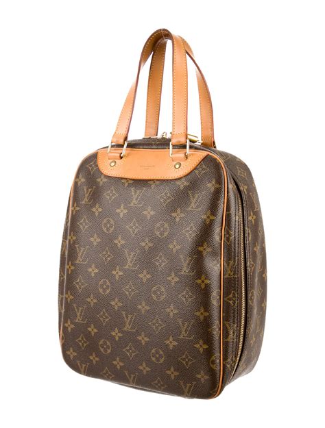 louis vuitton excursion bag.